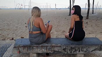 Novinha Lunna Real and Monique Lopes’ sensual DJ ride in Copacabana